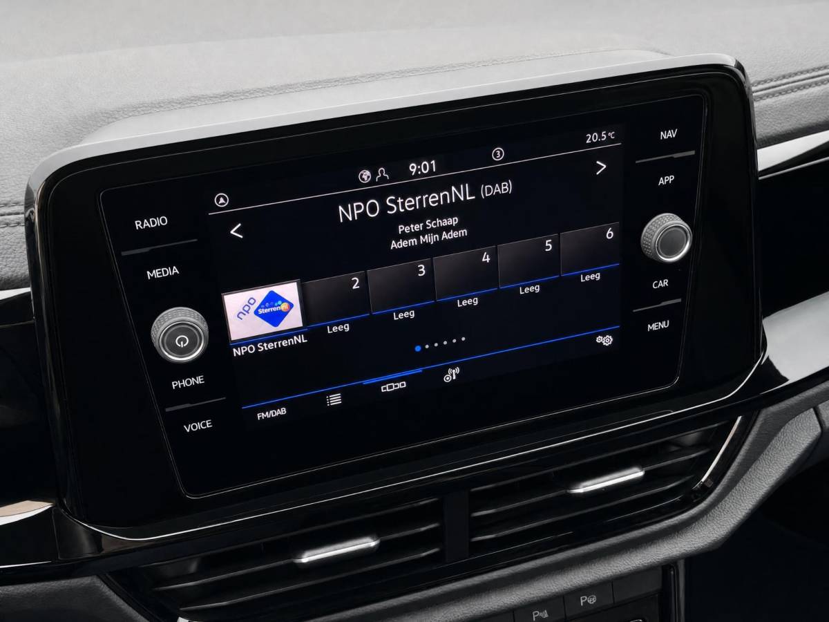 Volkswagen T-Roc Volkswagen T-Roc 1.5TSI/150PK R-Line Black Style DSG · Panoramadak · Apple/Android Car Play· Camera + Parkeersensoren · Stoelverwarming · 19” Velgen ·  Garantie t/m 07-07-2027