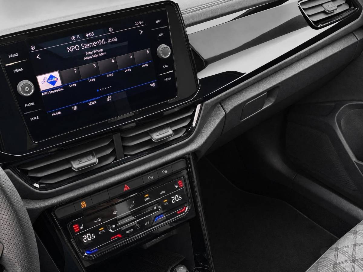 Volkswagen T-Roc Volkswagen T-Roc 1.5TSI/150PK R-Line Black Style DSG · Panoramadak · Apple/Android Car Play· Camera + Parkeersensoren · Stoelverwarming · 19” Velgen ·  Garantie t/m 07-07-2027