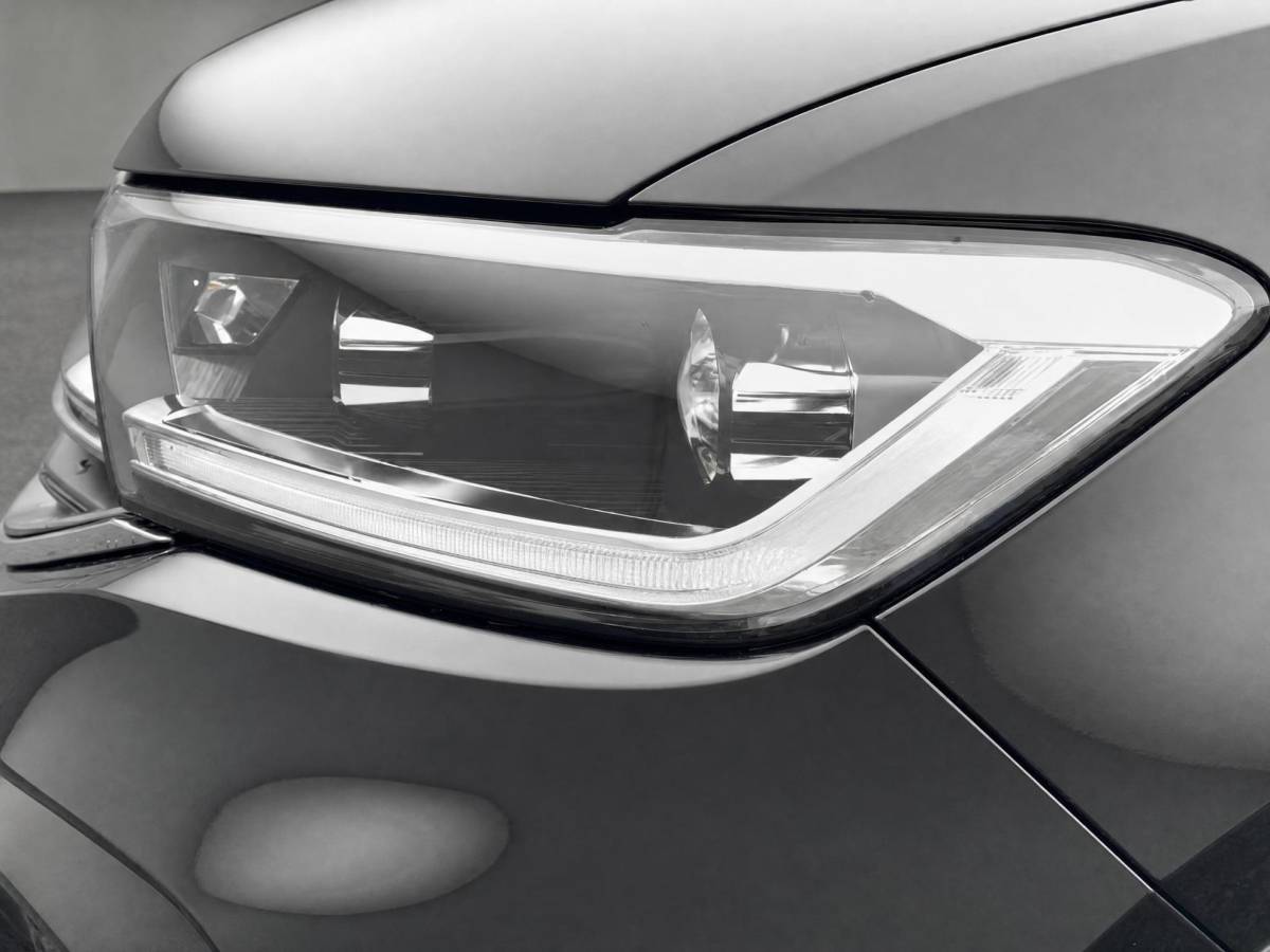 Volkswagen T-Roc Volkswagen T-Roc 1.5TSI/150PK R-Line Black Style DSG · Panoramadak · Apple/Android Car Play· Camera + Parkeersensoren · Stoelverwarming · 19” Velgen ·  Garantie t/m 07-07-2027