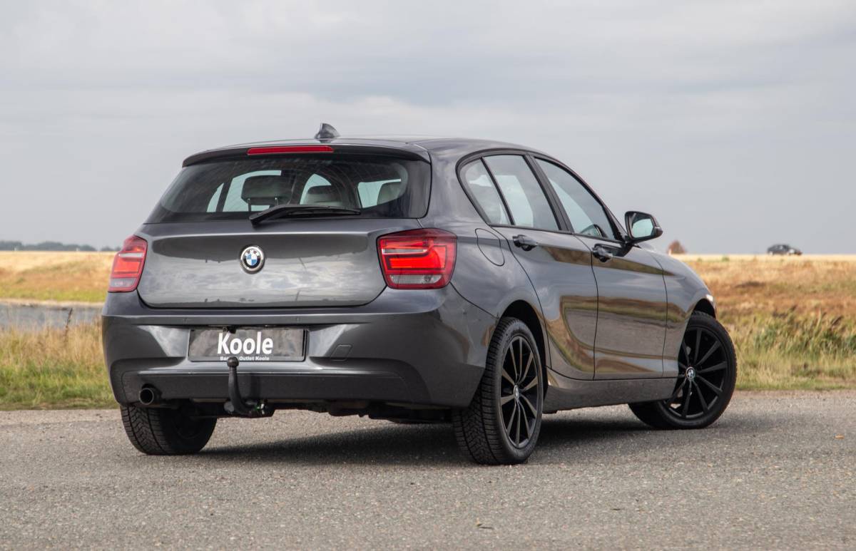 BMW 1 Serie BMW 1-serie 116i Business+ AUTOMAAT / CRUISE CONTROLE / BLACK LINE / AIRCO / CARPLAY / URBAN