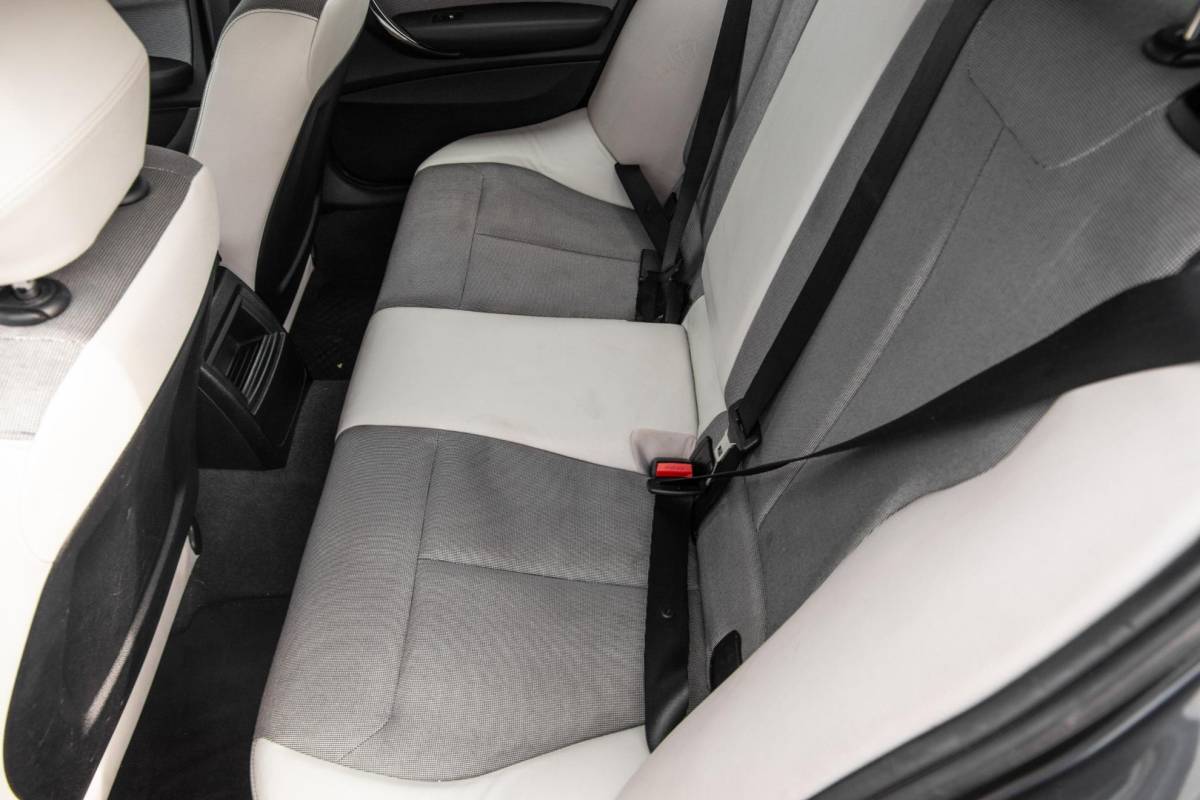 BMW 1 Serie BMW 1-serie 116i Business+ AUTOMAAT / CRUISE CONTROLE / BLACK LINE / AIRCO / CARPLAY / URBAN