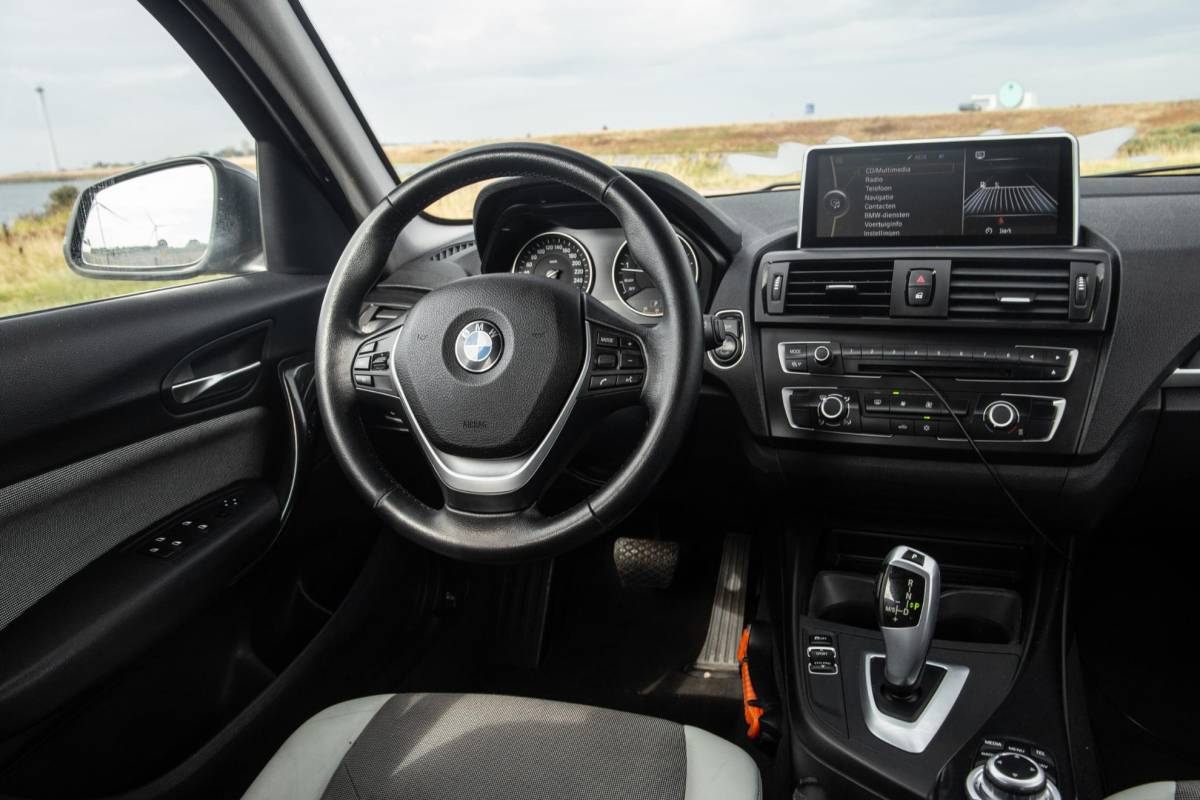 BMW 1 Serie BMW 1-serie 116i Business+ AUTOMAAT / CRUISE CONTROLE / BLACK LINE / AIRCO / CARPLAY / URBAN