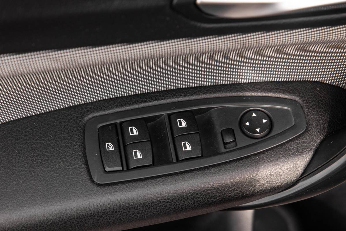 BMW 1 Serie BMW 1-serie 116i Business+ AUTOMAAT / CRUISE CONTROLE / BLACK LINE / AIRCO / CARPLAY / URBAN