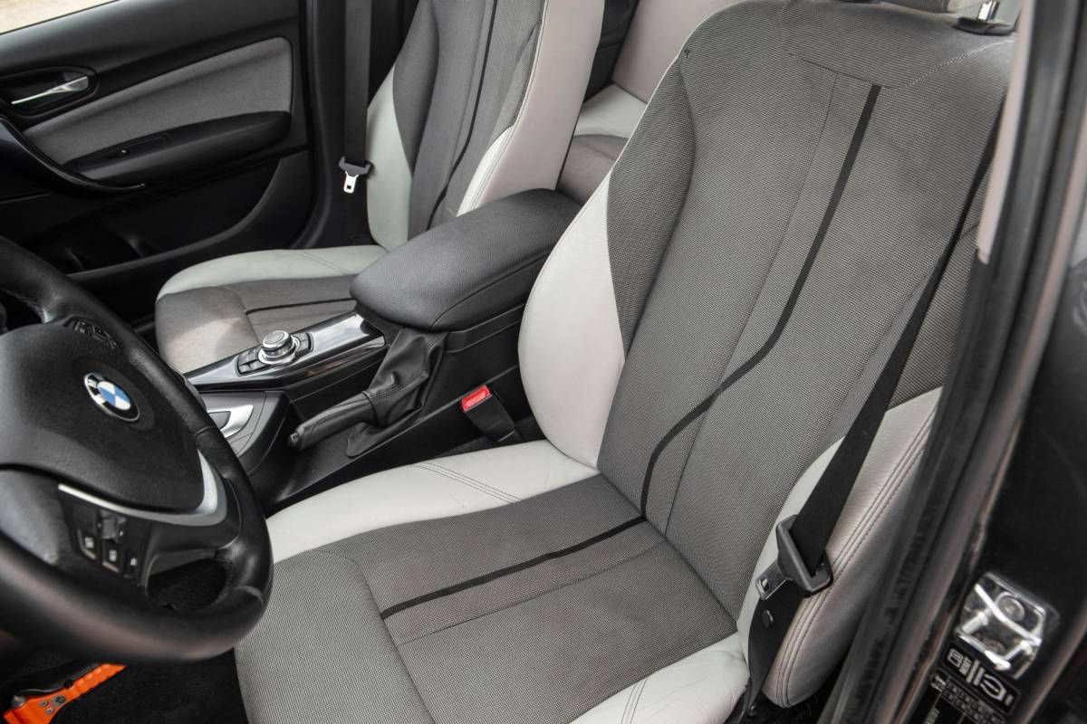 BMW 1 Serie BMW 1-serie 116i Business+ AUTOMAAT / CRUISE CONTROLE / BLACK LINE / AIRCO / CARPLAY / URBAN