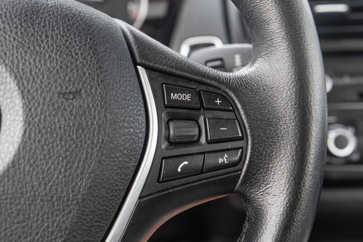 BMW 1 Serie BMW 1-serie 116i Business+ AUTOMAAT / CRUISE CONTROLE / BLACK LINE / AIRCO / CARPLAY / URBAN