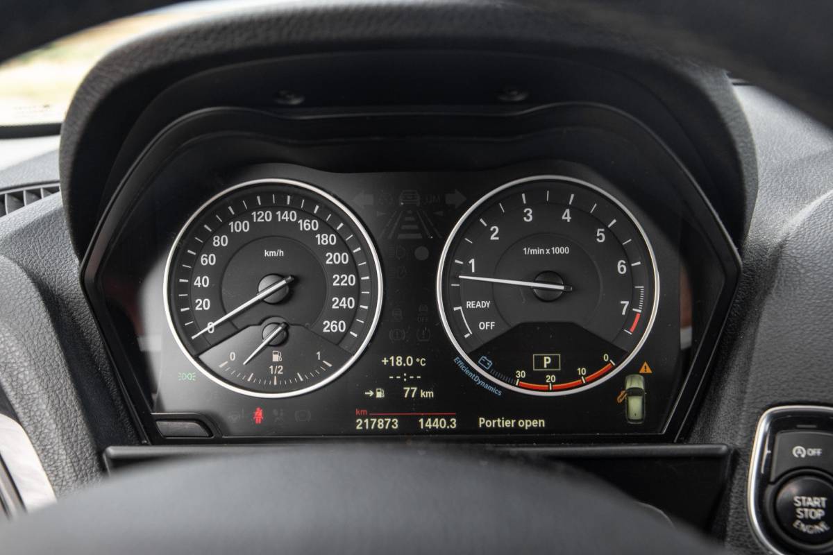 BMW 1 Serie BMW 1-serie 116i Business+ AUTOMAAT / CRUISE CONTROLE / BLACK LINE / AIRCO / CARPLAY / URBAN