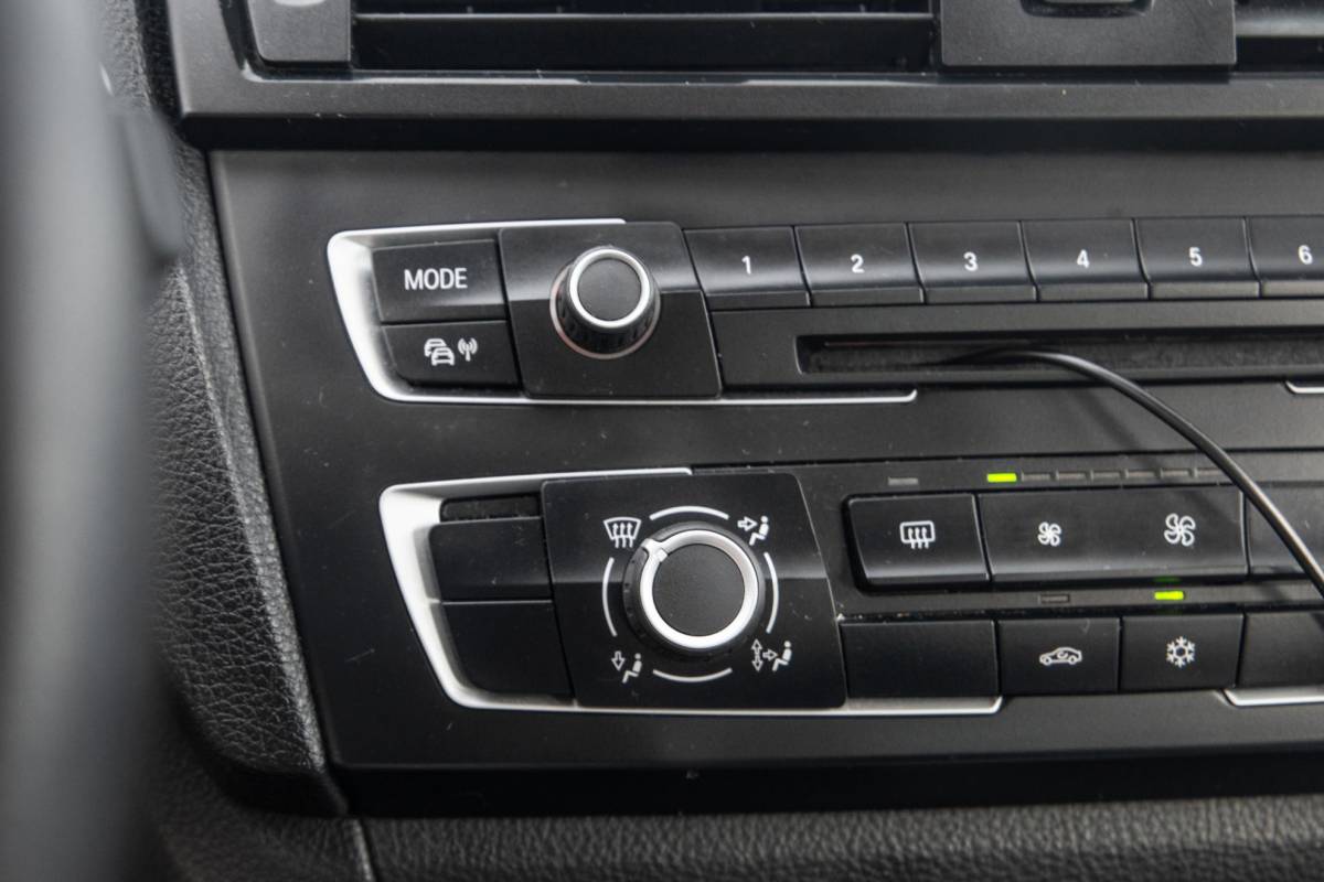 BMW 1 Serie BMW 1-serie 116i Business+ AUTOMAAT / CRUISE CONTROLE / BLACK LINE / AIRCO / CARPLAY / URBAN