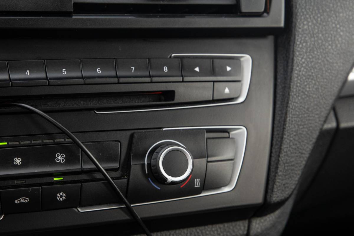 BMW 1 Serie BMW 1-serie 116i Business+ AUTOMAAT / CRUISE CONTROLE / BLACK LINE / AIRCO / CARPLAY / URBAN