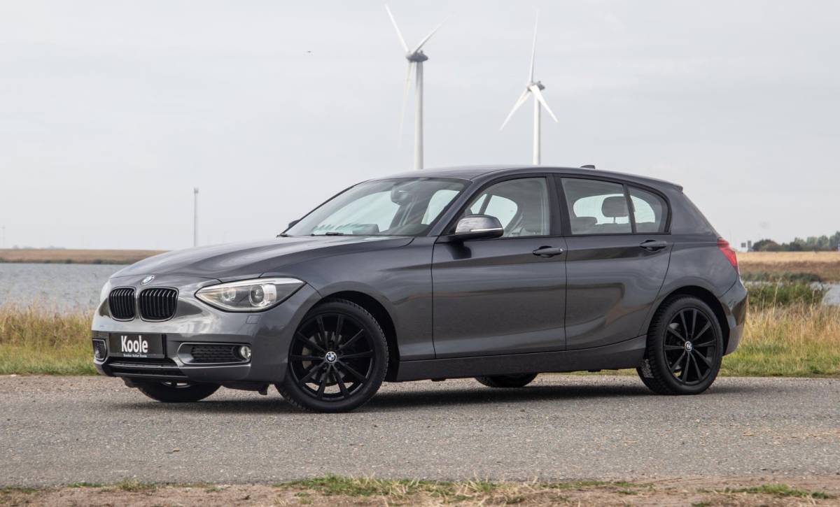 BMW 1 Serie BMW 1-serie 116i Business+ AUTOMAAT / CRUISE CONTROLE / BLACK LINE / AIRCO / CARPLAY / URBAN