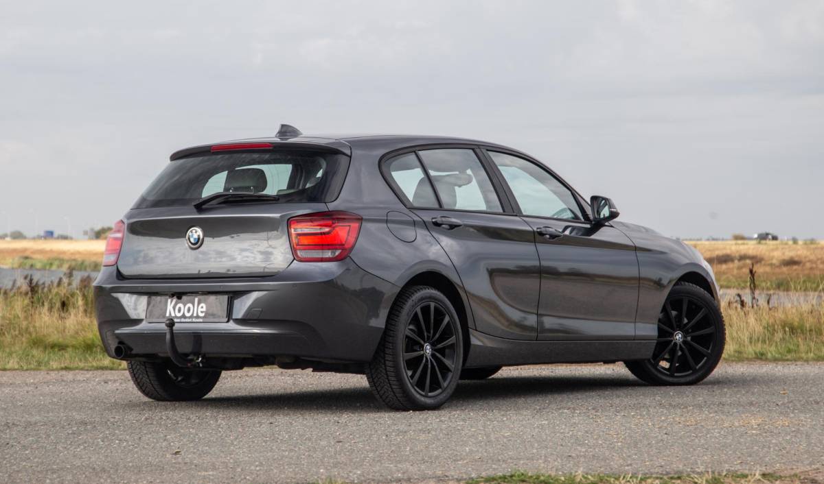 BMW 1 Serie BMW 1-serie 116i Business+ AUTOMAAT / CRUISE CONTROLE / BLACK LINE / AIRCO / CARPLAY / URBAN
