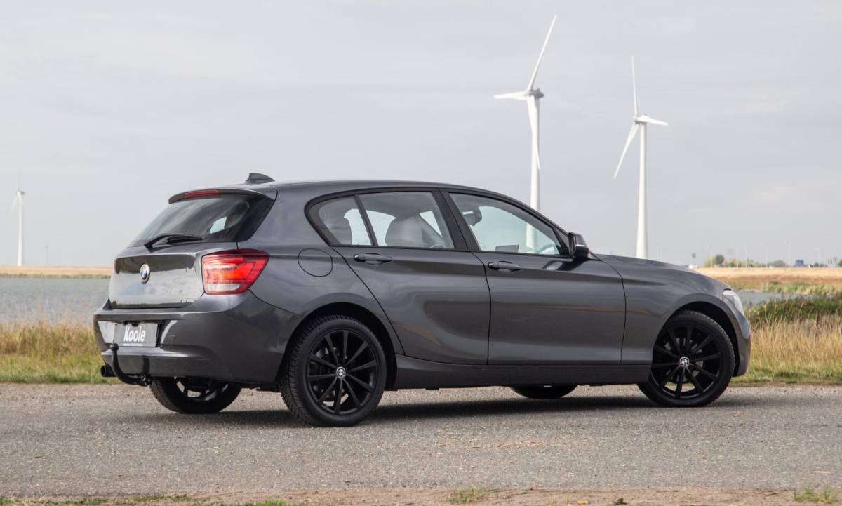 BMW 1 Serie BMW 1-serie 116i Business+ AUTOMAAT / CRUISE CONTROLE / BLACK LINE / AIRCO / CARPLAY / URBAN