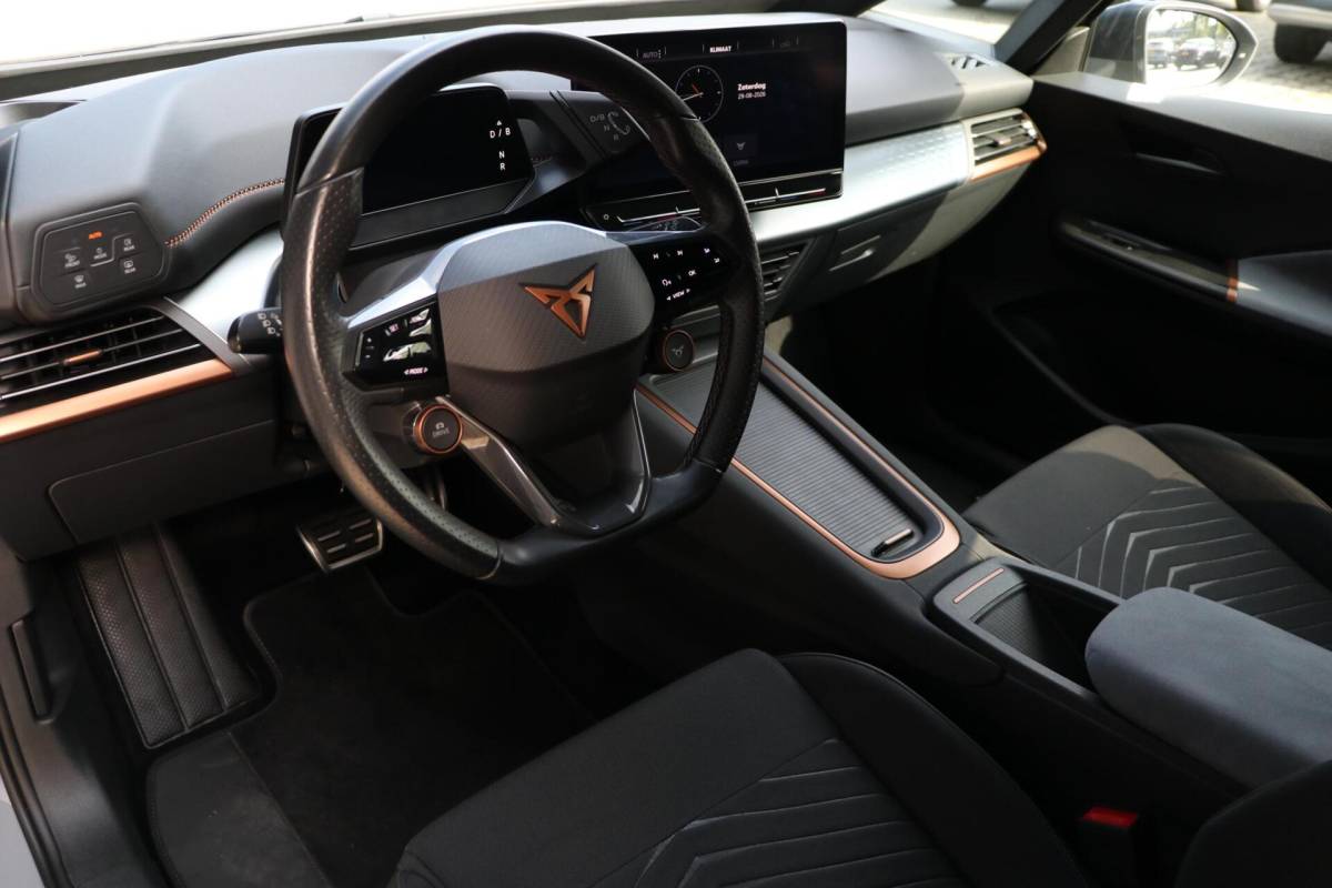 CUPRA Born CUPRA Born Adrenaline|82 kWh| AdaptiveCruise Trekhaak PrivacyGlass AppleCarplay ParkAssist LaneAssist Premium-Uitrusting 72000KM BJ2023
