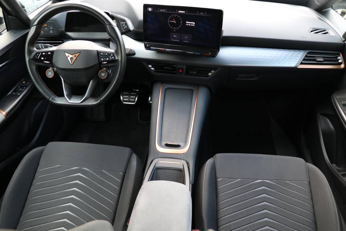 CUPRA Born CUPRA Born Adrenaline|82 kWh| AdaptiveCruise Trekhaak PrivacyGlass AppleCarplay ParkAssist LaneAssist Premium-Uitrusting 72000KM BJ2023