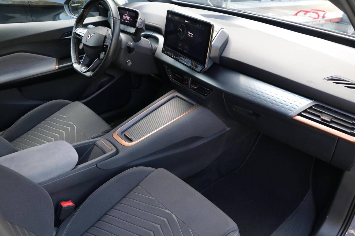CUPRA Born CUPRA Born Adrenaline|82 kWh| AdaptiveCruise Trekhaak PrivacyGlass AppleCarplay ParkAssist LaneAssist Premium-Uitrusting 72000KM BJ2023