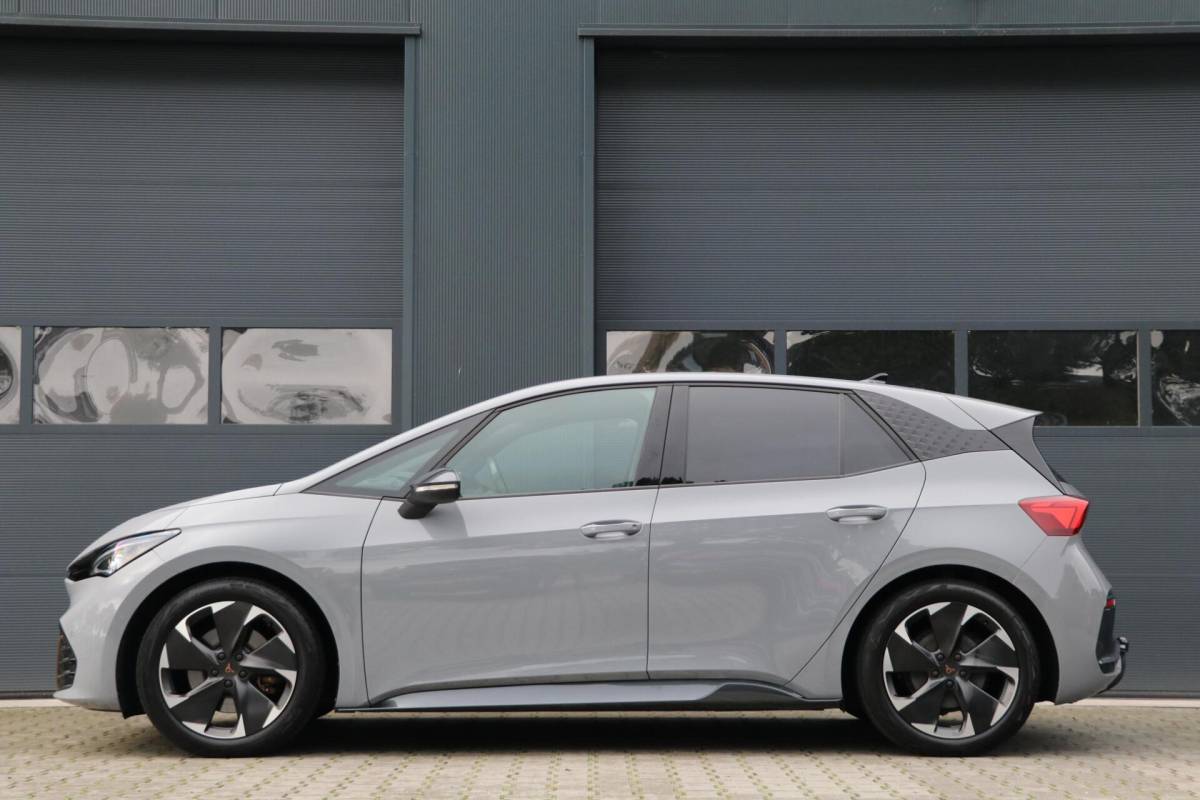 CUPRA Born CUPRA Born Adrenaline|82 kWh| AdaptiveCruise Trekhaak PrivacyGlass AppleCarplay ParkAssist LaneAssist Premium-Uitrusting 72000KM BJ2023