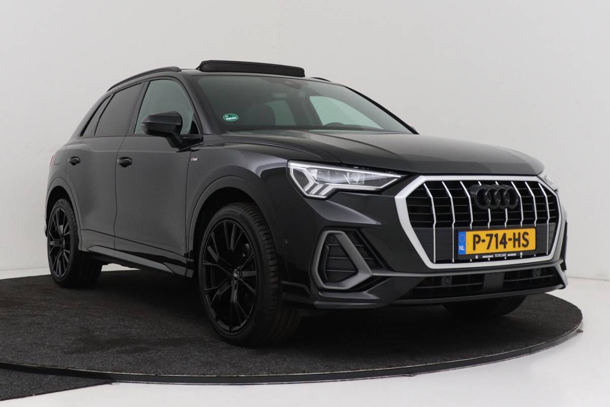 Audi Q3 Audi Q3 35 TFSI S-Line edition | Uitklap Trekhaak | Panoramadak | Sportstoelen | Stoelverwarming | Digital Cockpit | CarPlay |