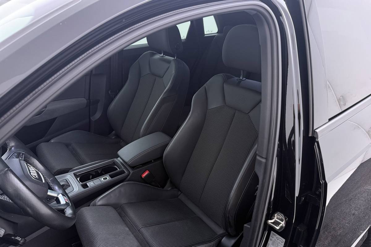Audi Q3 Audi Q3 35 TFSI S-Line edition | Uitklap Trekhaak | Panoramadak | Sportstoelen | Stoelverwarming | Digital Cockpit | CarPlay |