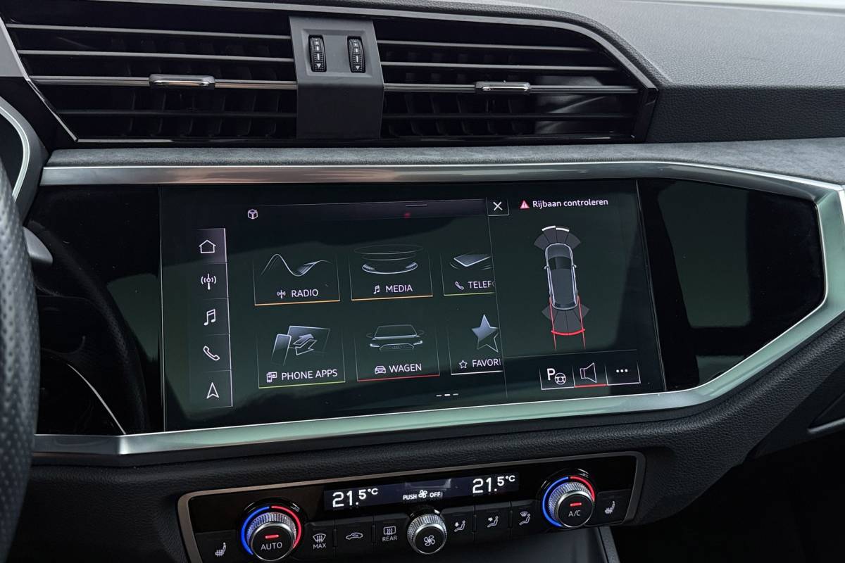 Audi Q3 Audi Q3 35 TFSI S-Line edition | Uitklap Trekhaak | Panoramadak | Sportstoelen | Stoelverwarming | Digital Cockpit | CarPlay |