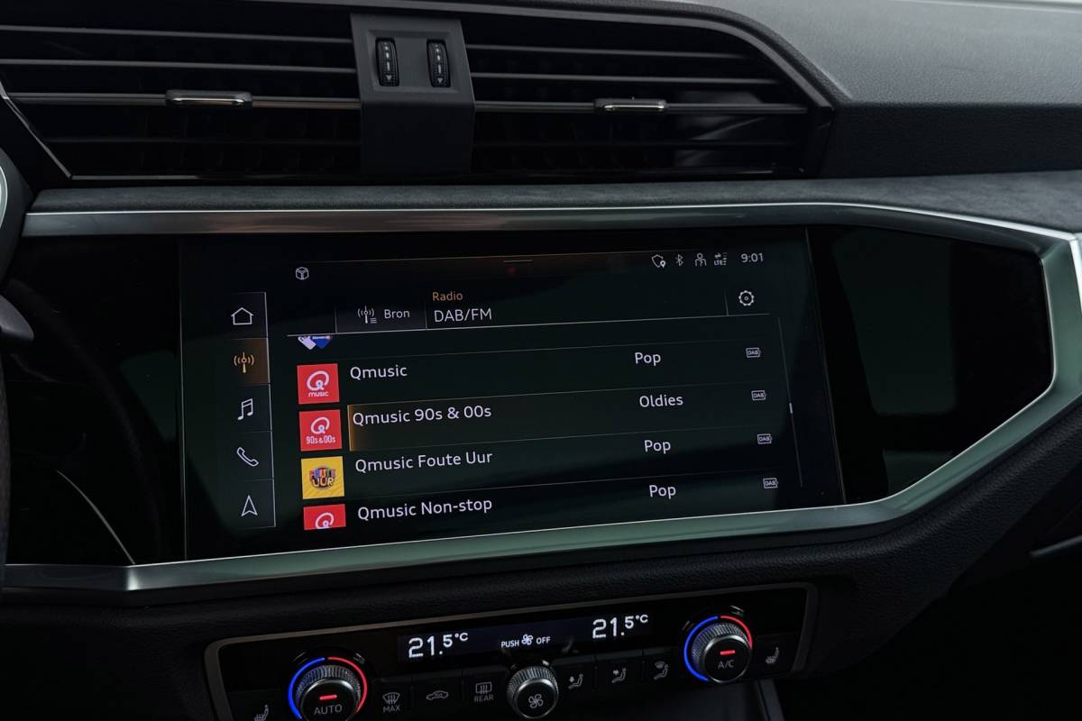 Audi Q3 Audi Q3 35 TFSI S-Line edition | Uitklap Trekhaak | Panoramadak | Sportstoelen | Stoelverwarming | Digital Cockpit | CarPlay |