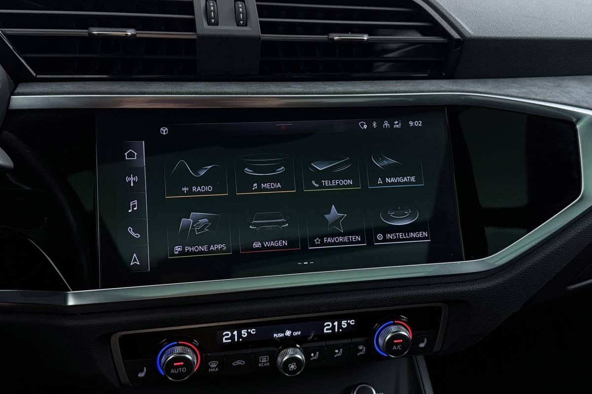 Audi Q3 Audi Q3 35 TFSI S-Line edition | Uitklap Trekhaak | Panoramadak | Sportstoelen | Stoelverwarming | Digital Cockpit | CarPlay |