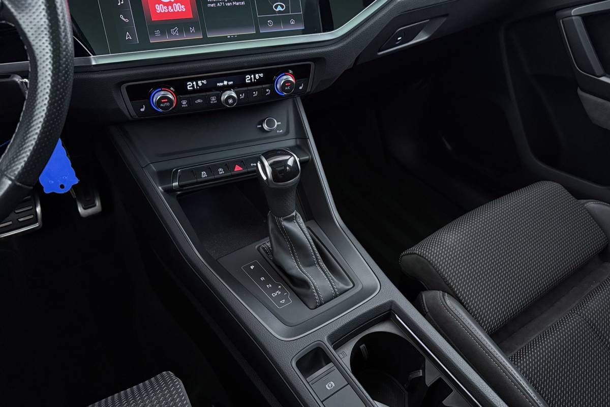 Audi Q3 Audi Q3 35 TFSI S-Line edition | Uitklap Trekhaak | Panoramadak | Sportstoelen | Stoelverwarming | Digital Cockpit | CarPlay |