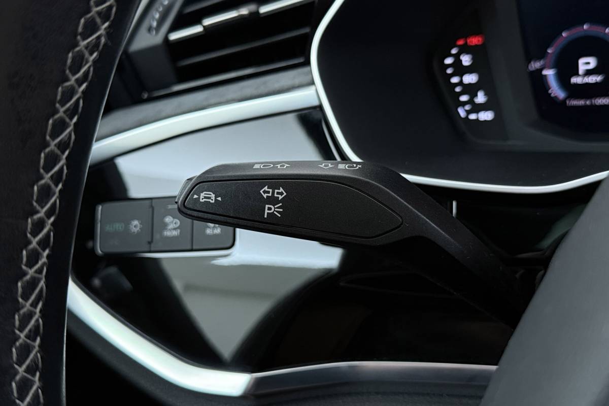 Audi Q3 Audi Q3 35 TFSI S-Line edition | Uitklap Trekhaak | Panoramadak | Sportstoelen | Stoelverwarming | Digital Cockpit | CarPlay |