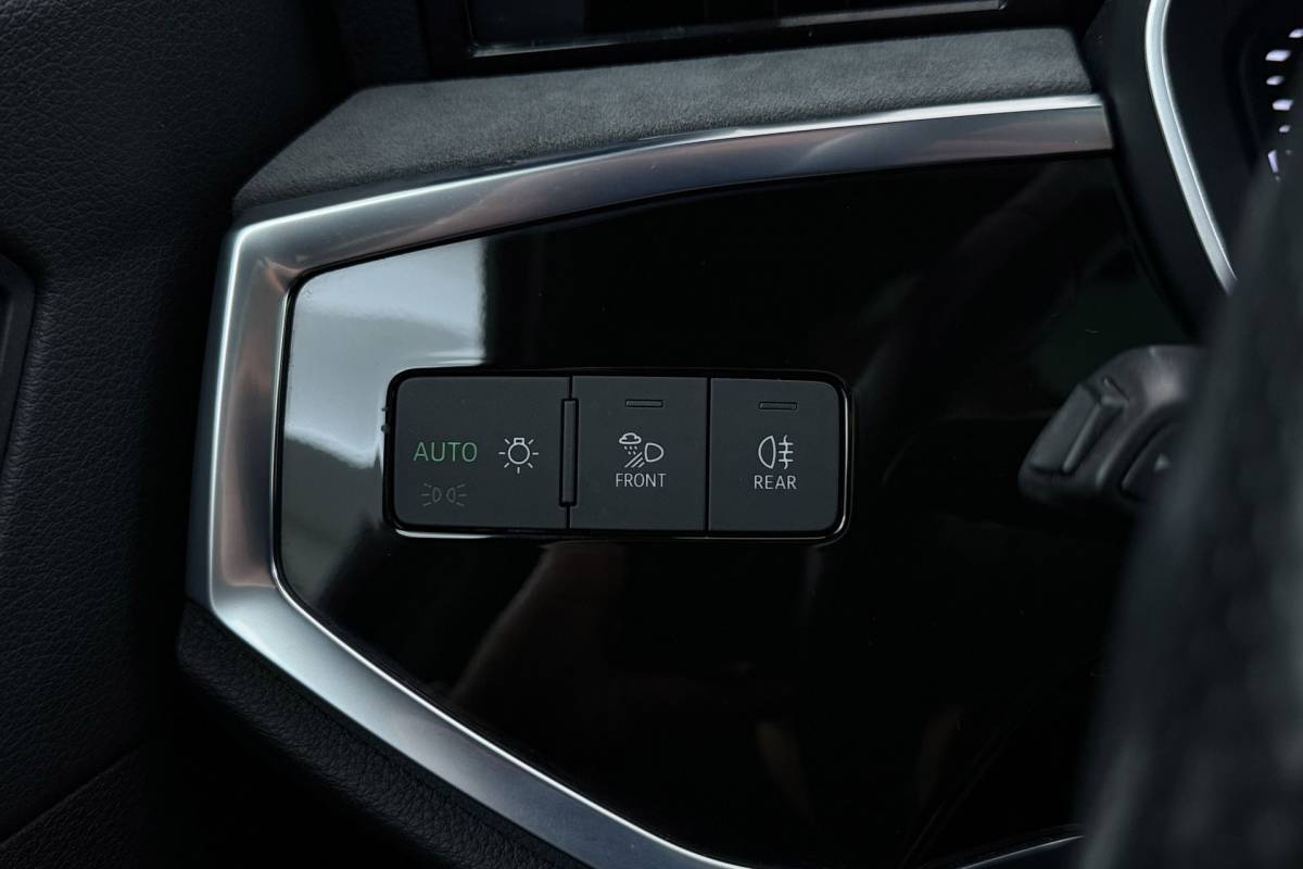 Audi Q3 Audi Q3 35 TFSI S-Line edition | Uitklap Trekhaak | Panoramadak | Sportstoelen | Stoelverwarming | Digital Cockpit | CarPlay |