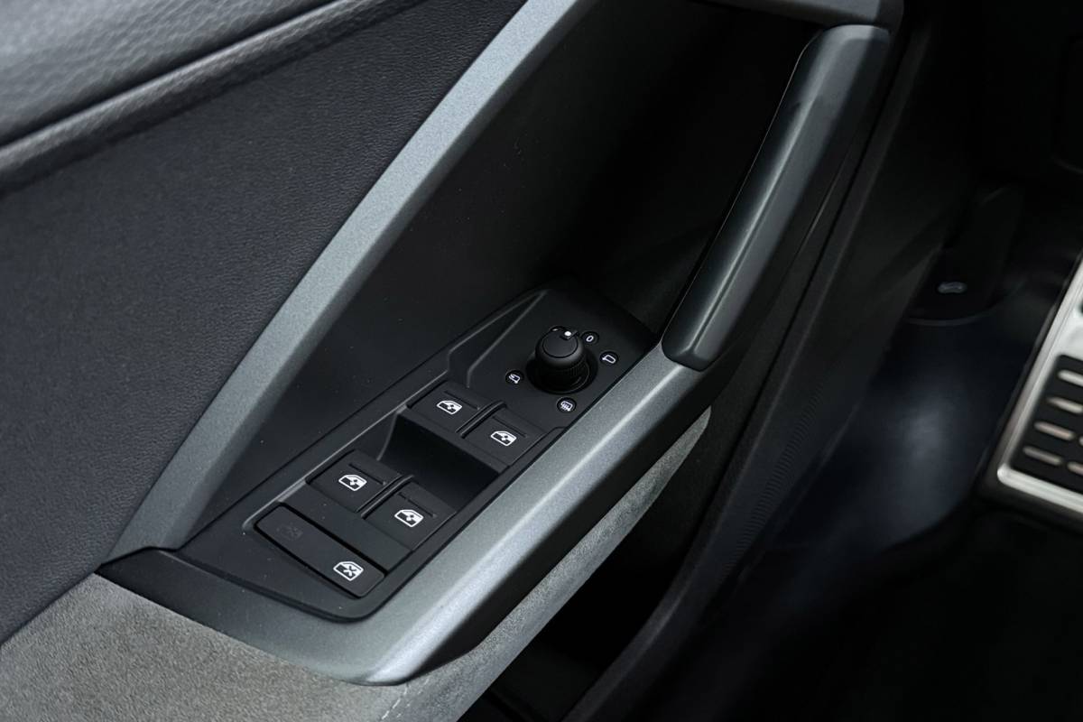 Audi Q3 Audi Q3 35 TFSI S-Line edition | Uitklap Trekhaak | Panoramadak | Sportstoelen | Stoelverwarming | Digital Cockpit | CarPlay |