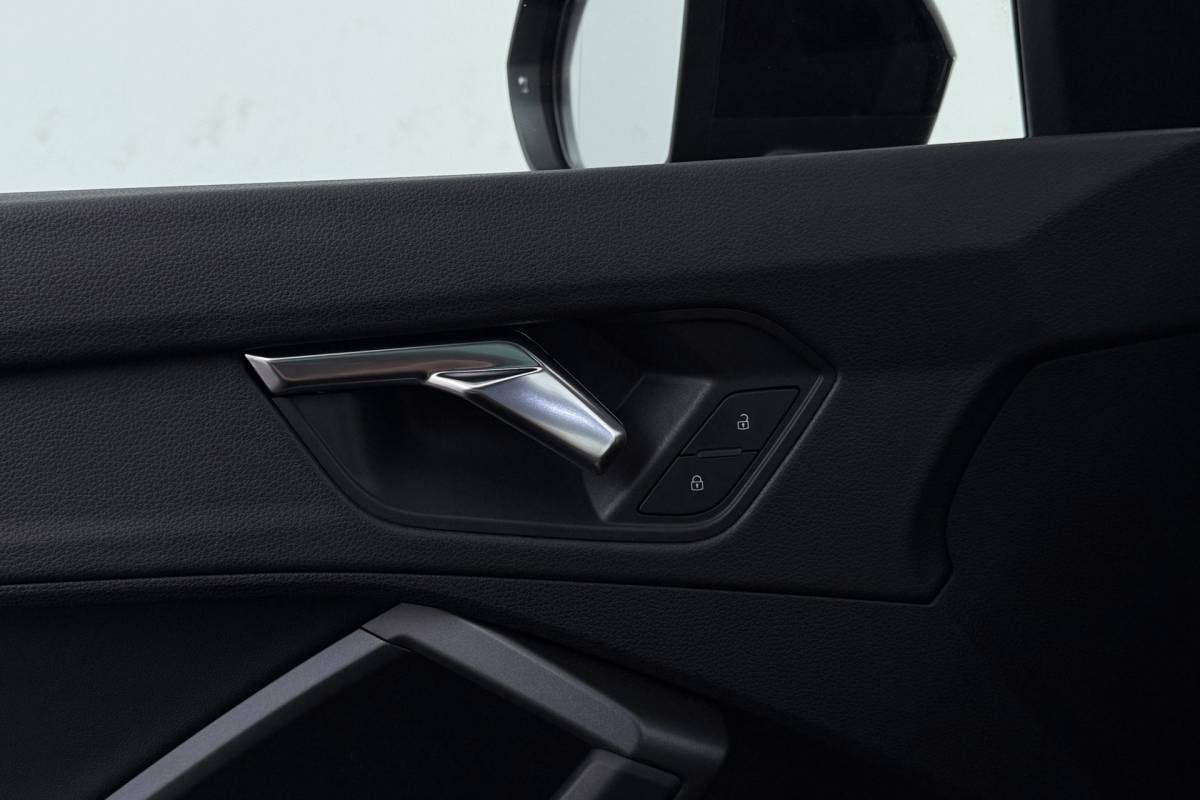 Audi Q3 Audi Q3 35 TFSI S-Line edition | Uitklap Trekhaak | Panoramadak | Sportstoelen | Stoelverwarming | Digital Cockpit | CarPlay |