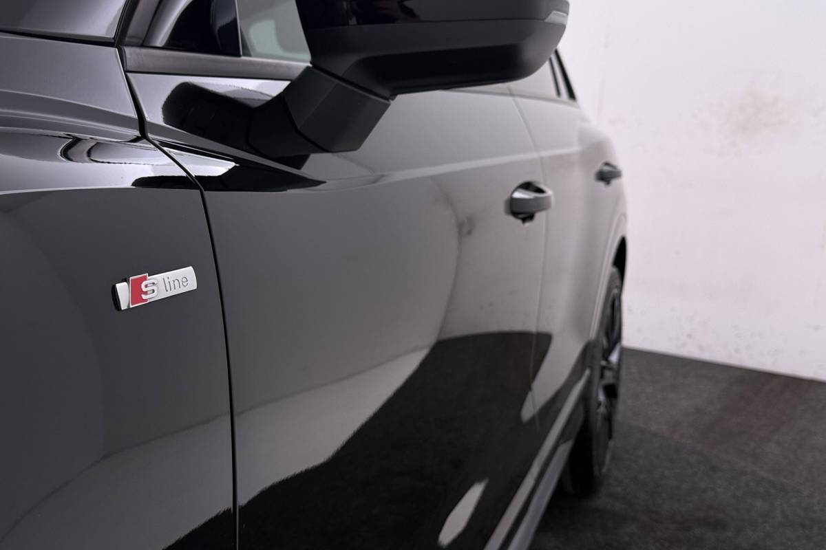 Audi Q3 Audi Q3 35 TFSI S-Line edition | Uitklap Trekhaak | Panoramadak | Sportstoelen | Stoelverwarming | Digital Cockpit | CarPlay |