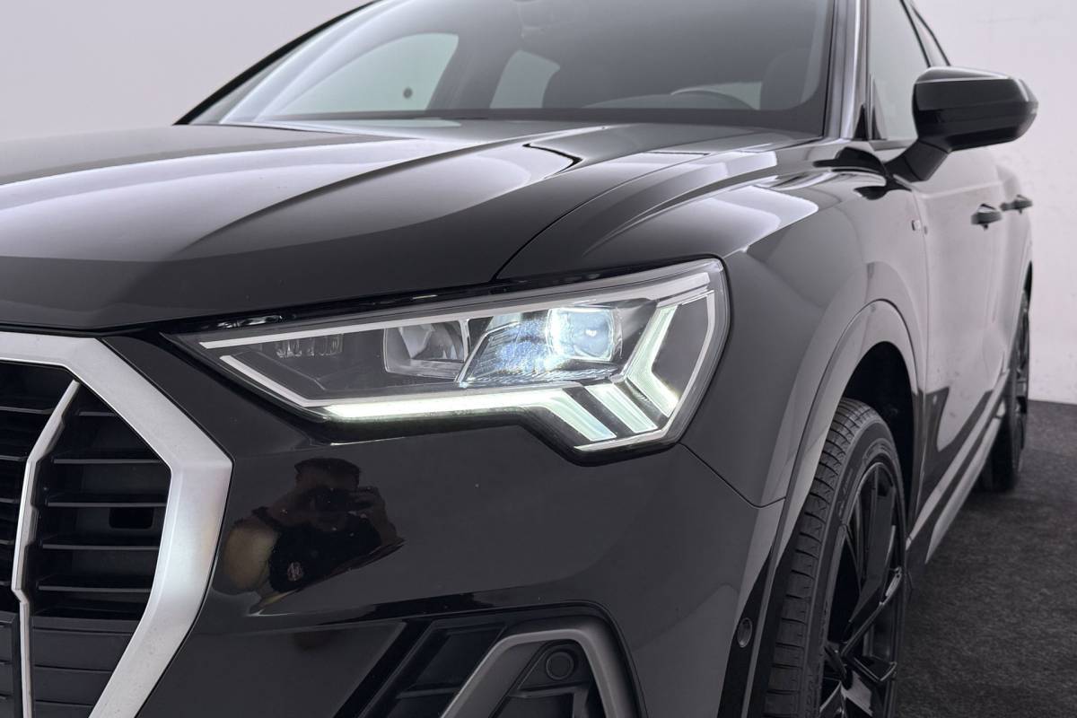 Audi Q3 Audi Q3 35 TFSI S-Line edition | Uitklap Trekhaak | Panoramadak | Sportstoelen | Stoelverwarming | Digital Cockpit | CarPlay |