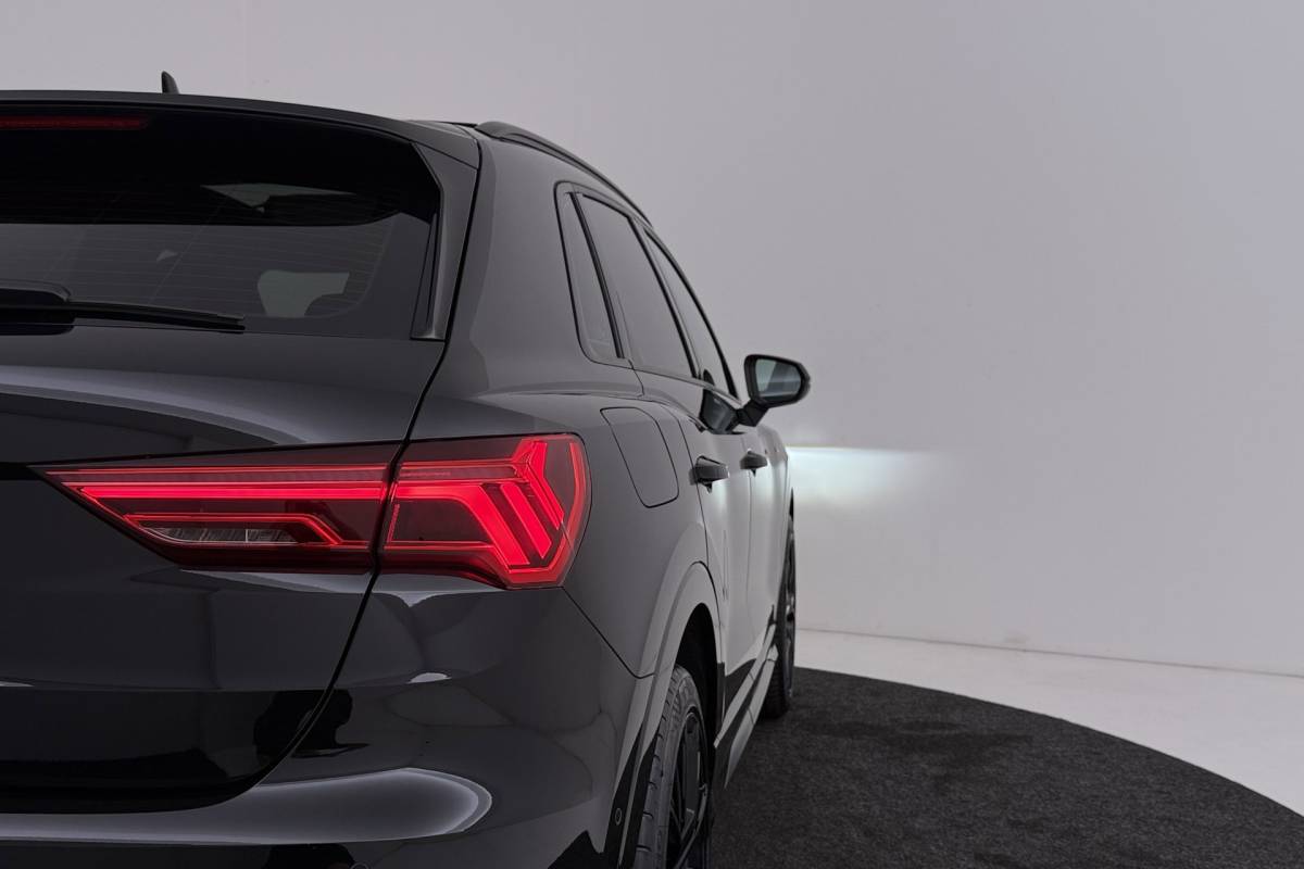 Audi Q3 Audi Q3 35 TFSI S-Line edition | Uitklap Trekhaak | Panoramadak | Sportstoelen | Stoelverwarming | Digital Cockpit | CarPlay |