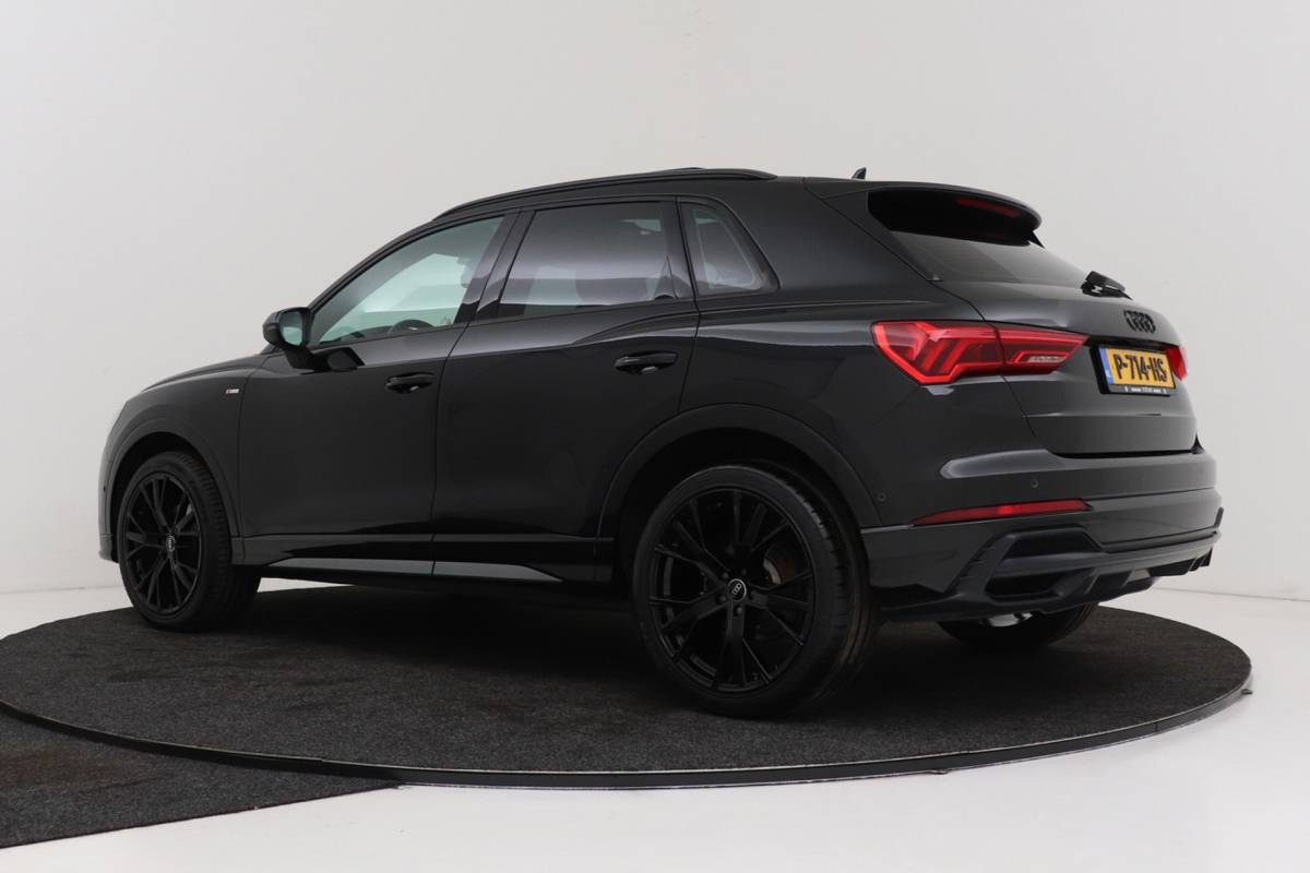 Audi Q3 Audi Q3 35 TFSI S-Line edition | Uitklap Trekhaak | Panoramadak | Sportstoelen | Stoelverwarming | Digital Cockpit | CarPlay |