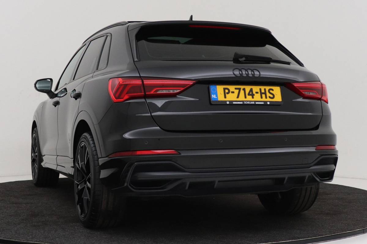Audi Q3 Audi Q3 35 TFSI S-Line edition | Uitklap Trekhaak | Panoramadak | Sportstoelen | Stoelverwarming | Digital Cockpit | CarPlay |