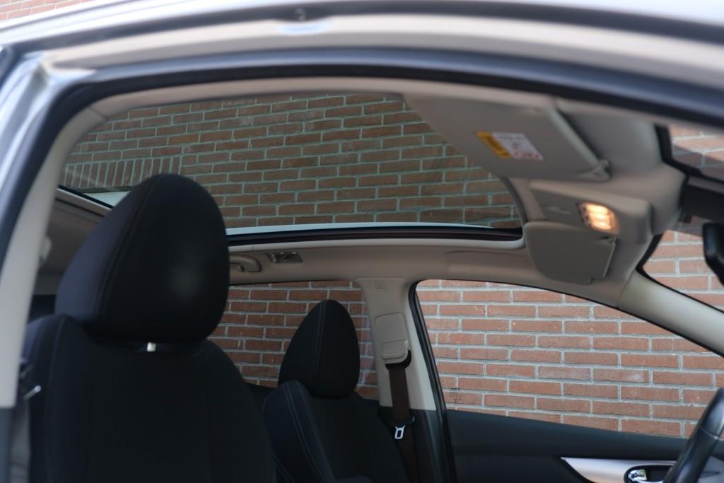 Nissan QASHQAI Nissan Qashqai 1.3 DIG-T 140pk N-Connecta | App Connect | Cruise | Climate | Panoramadak | Navi | Keyless | Camera | PDC