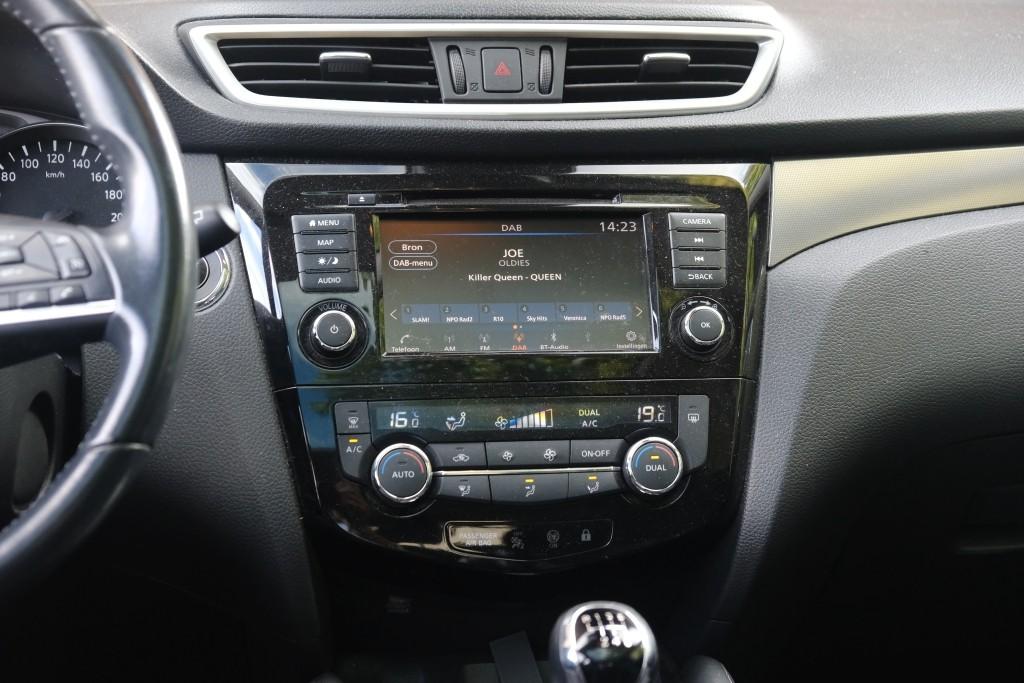 Nissan QASHQAI Nissan Qashqai 1.3 DIG-T 140pk N-Connecta | App Connect | Cruise | Climate | Panoramadak | Navi | Keyless | Camera | PDC