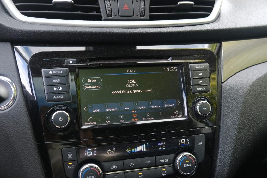 Nissan QASHQAI Nissan Qashqai 1.3 DIG-T 140pk N-Connecta | App Connect | Cruise | Climate | Panoramadak | Navi | Keyless | Camera | PDC