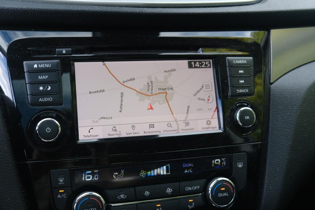 Nissan QASHQAI Nissan Qashqai 1.3 DIG-T 140pk N-Connecta | App Connect | Cruise | Climate | Panoramadak | Navi | Keyless | Camera | PDC