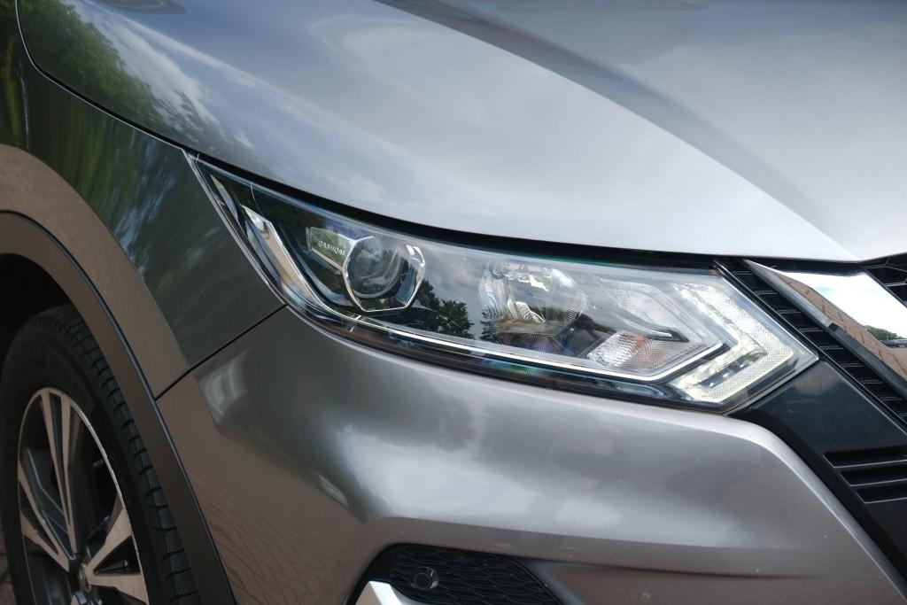 Nissan QASHQAI Nissan Qashqai 1.3 DIG-T 140pk N-Connecta | App Connect | Cruise | Climate | Panoramadak | Navi | Keyless | Camera | PDC