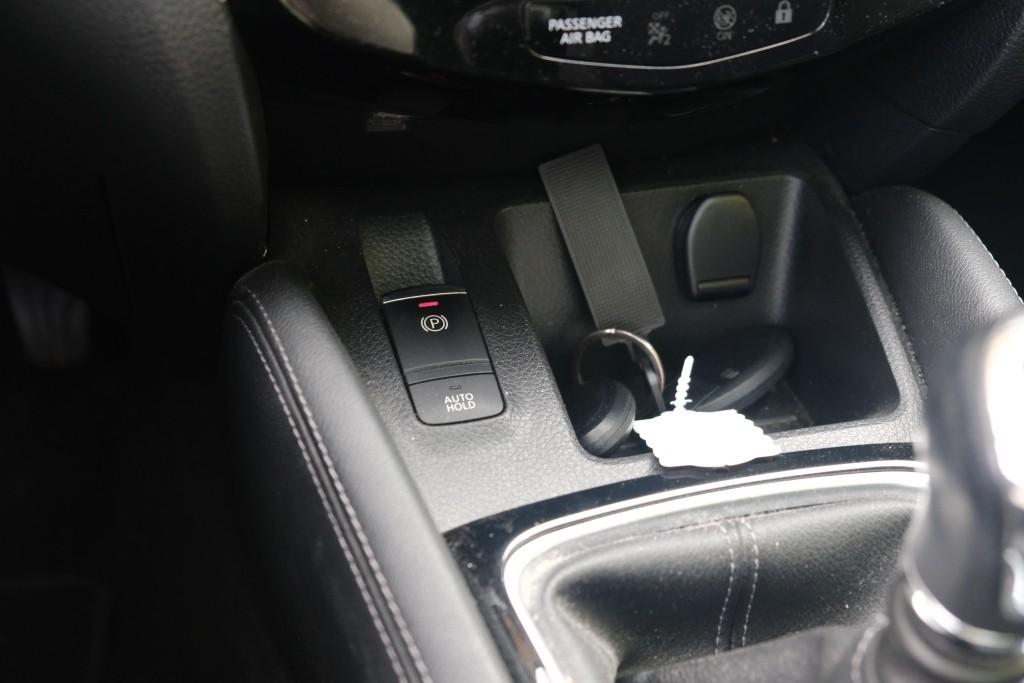 Nissan QASHQAI Nissan Qashqai 1.3 DIG-T 140pk N-Connecta | App Connect | Cruise | Climate | Panoramadak | Navi | Keyless | Camera | PDC