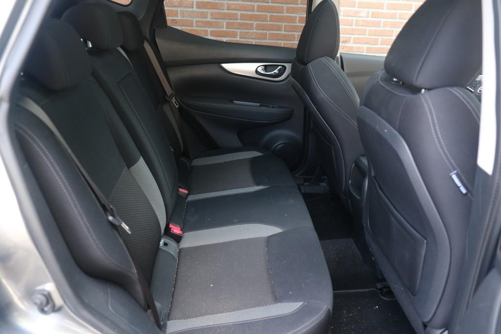 Nissan QASHQAI Nissan Qashqai 1.3 DIG-T 140pk N-Connecta | App Connect | Cruise | Climate | Panoramadak | Navi | Keyless | Camera | PDC