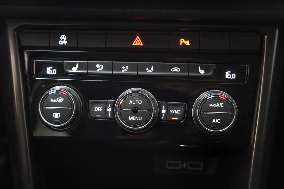 Volkswagen T-Roc Volkswagen T-Roc 1.0 TSI Style Business [ Adapt. Cruise Clima LED ]