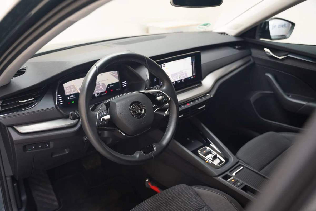 Škoda Octavia Skoda Octavia Combi 1.0 e-TSI Business Edition [ Apple CarPlay Cruise Control DAB+ ]