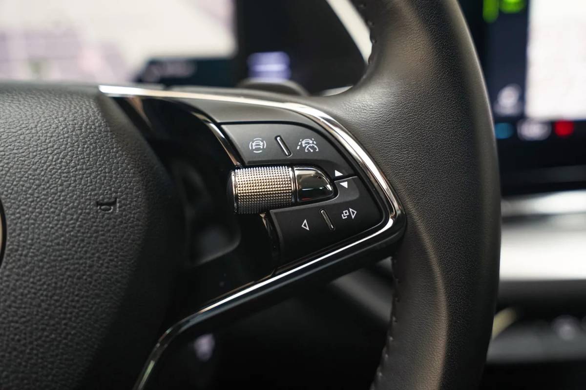 Škoda Octavia Skoda Octavia Combi 1.0 e-TSI Business Edition [ Apple CarPlay Cruise Control DAB+ ]