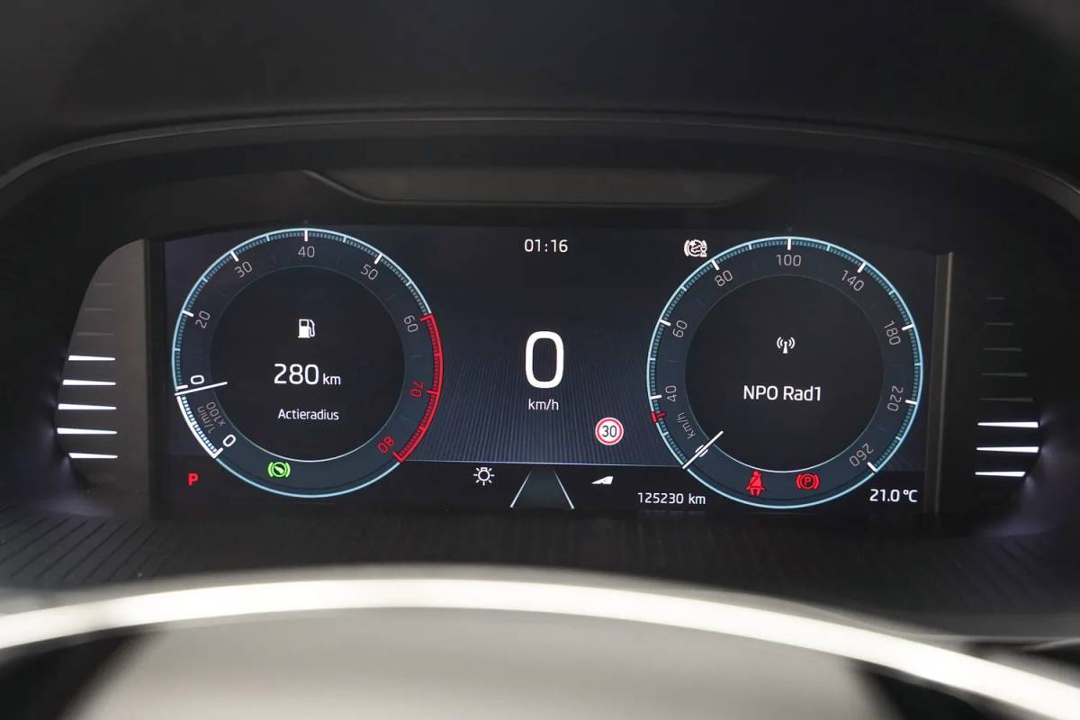 Škoda Octavia Skoda Octavia Combi 1.0 e-TSI Business Edition [ Apple CarPlay Cruise Control DAB+ ]