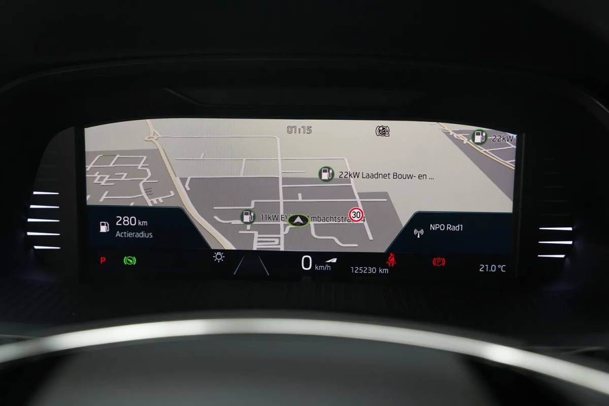Škoda Octavia Skoda Octavia Combi 1.0 e-TSI Business Edition [ Apple CarPlay Cruise Control DAB+ ]