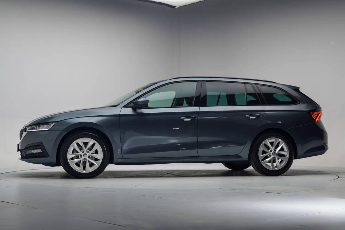 Škoda Octavia Skoda Octavia Combi 1.0 e-TSI Business Edition [ Apple CarPlay Cruise Control DAB+ ]