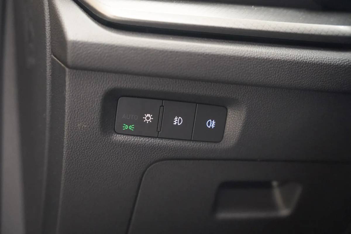 Škoda Octavia Skoda Octavia Combi 1.0 e-TSI Business Edition [ Apple CarPlay Cruise Control DAB+ ]