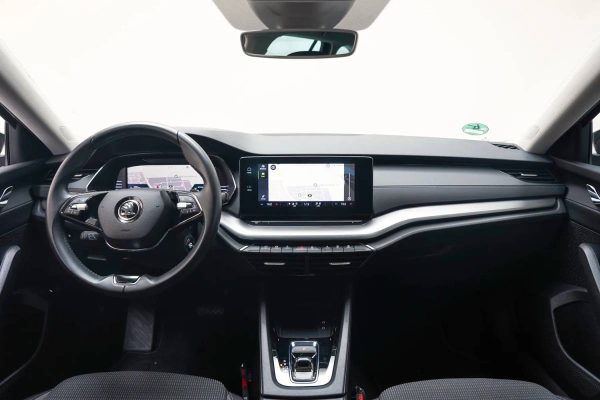 Škoda Octavia Skoda Octavia Combi 1.0 e-TSI Business Edition [ Apple CarPlay Cruise Control DAB+ ]