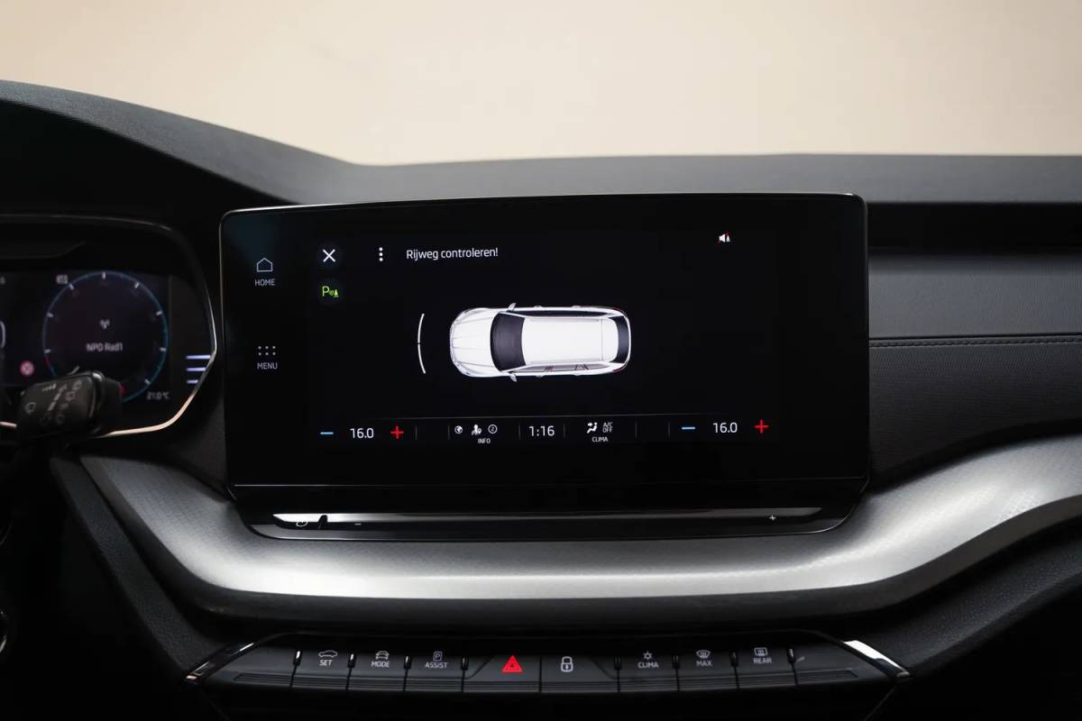Škoda Octavia Skoda Octavia Combi 1.0 e-TSI Business Edition [ Apple CarPlay Cruise Control DAB+ ]